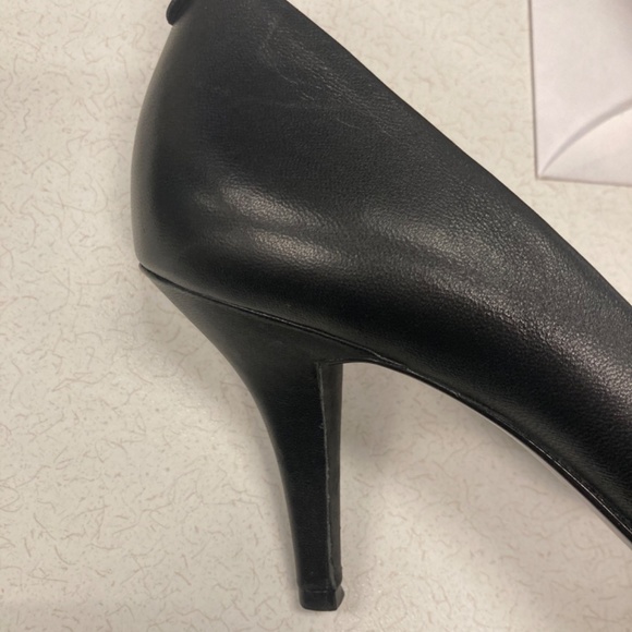 Michael Kors Alina Flex Leather Pump - Picture 7 of 9